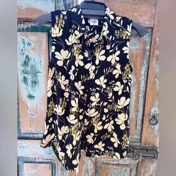 cabi Spring 2025 Set Up Blouse. Size XS - Picture 2 of 7